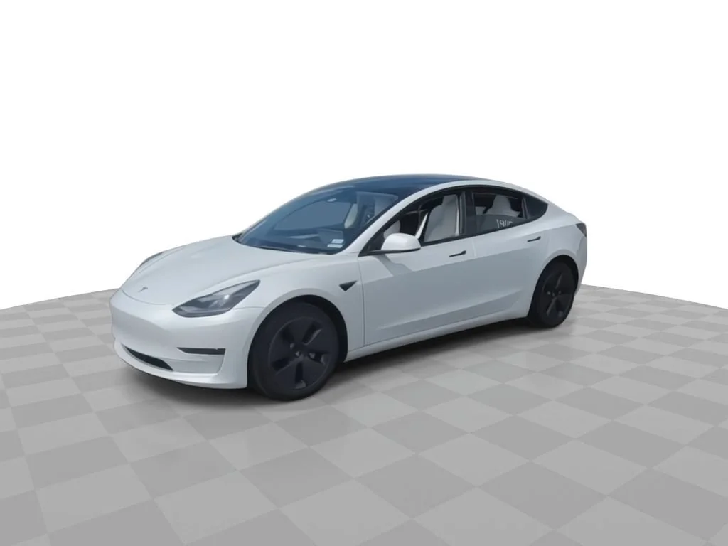 Used 2022 White Tesla RWD image 4