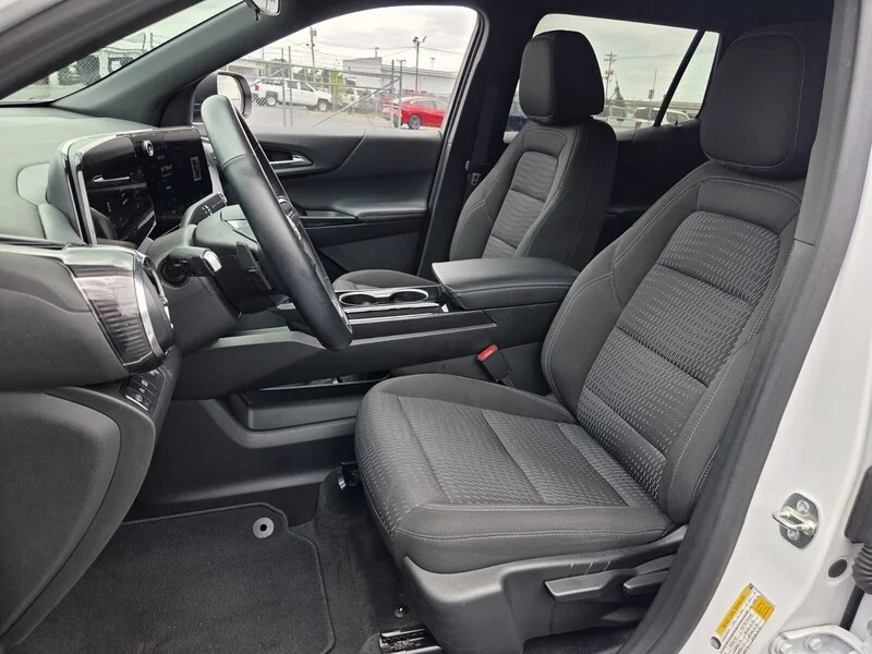 Used 2025 Summit White CHEVROLET FWD LT image 9