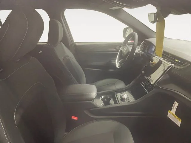 2025 Jeep Grand Cherokee Laredo - Photo 15