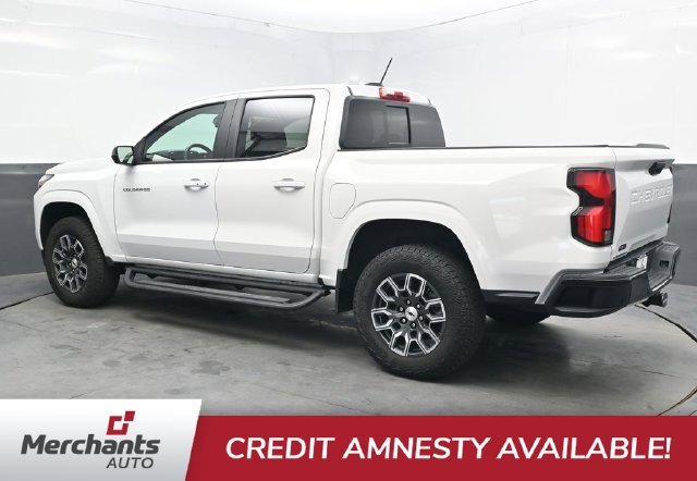 Used 2025 White Chevrolet Z71 image 4