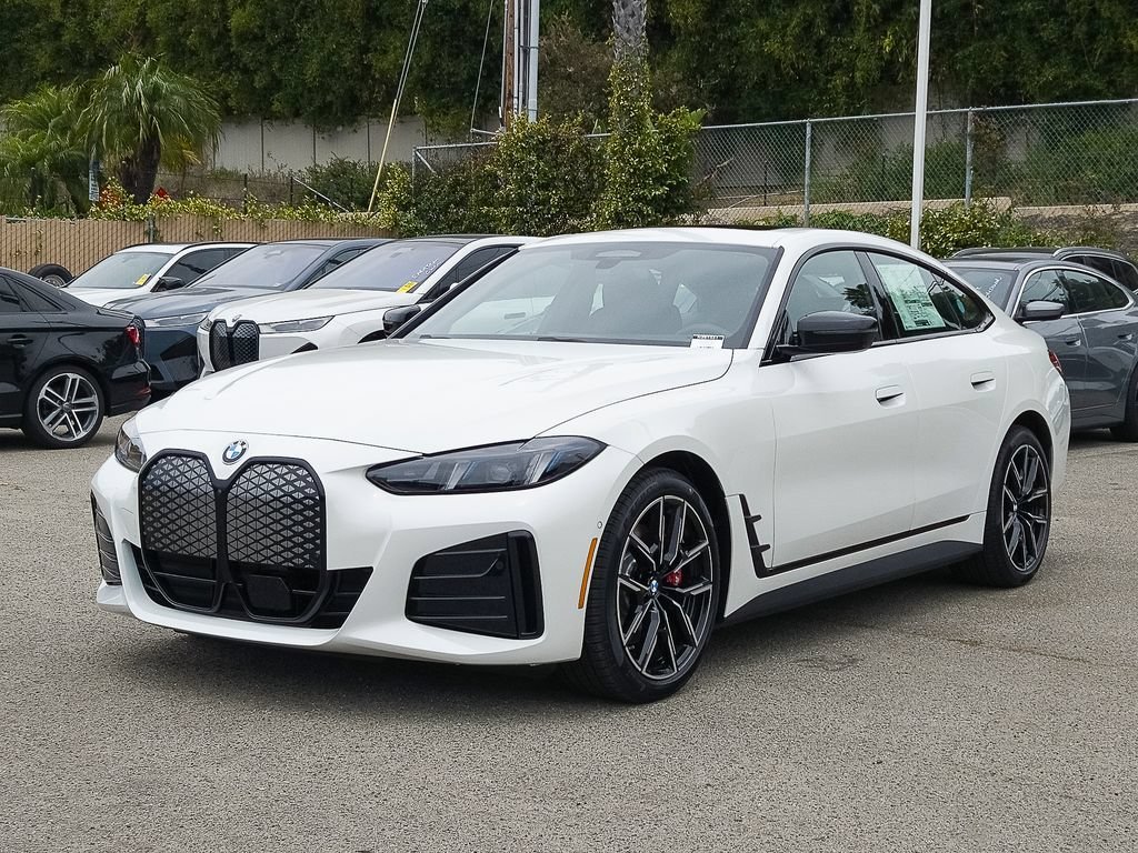 New 2026 Alpine White BMW xDrive40 image 2