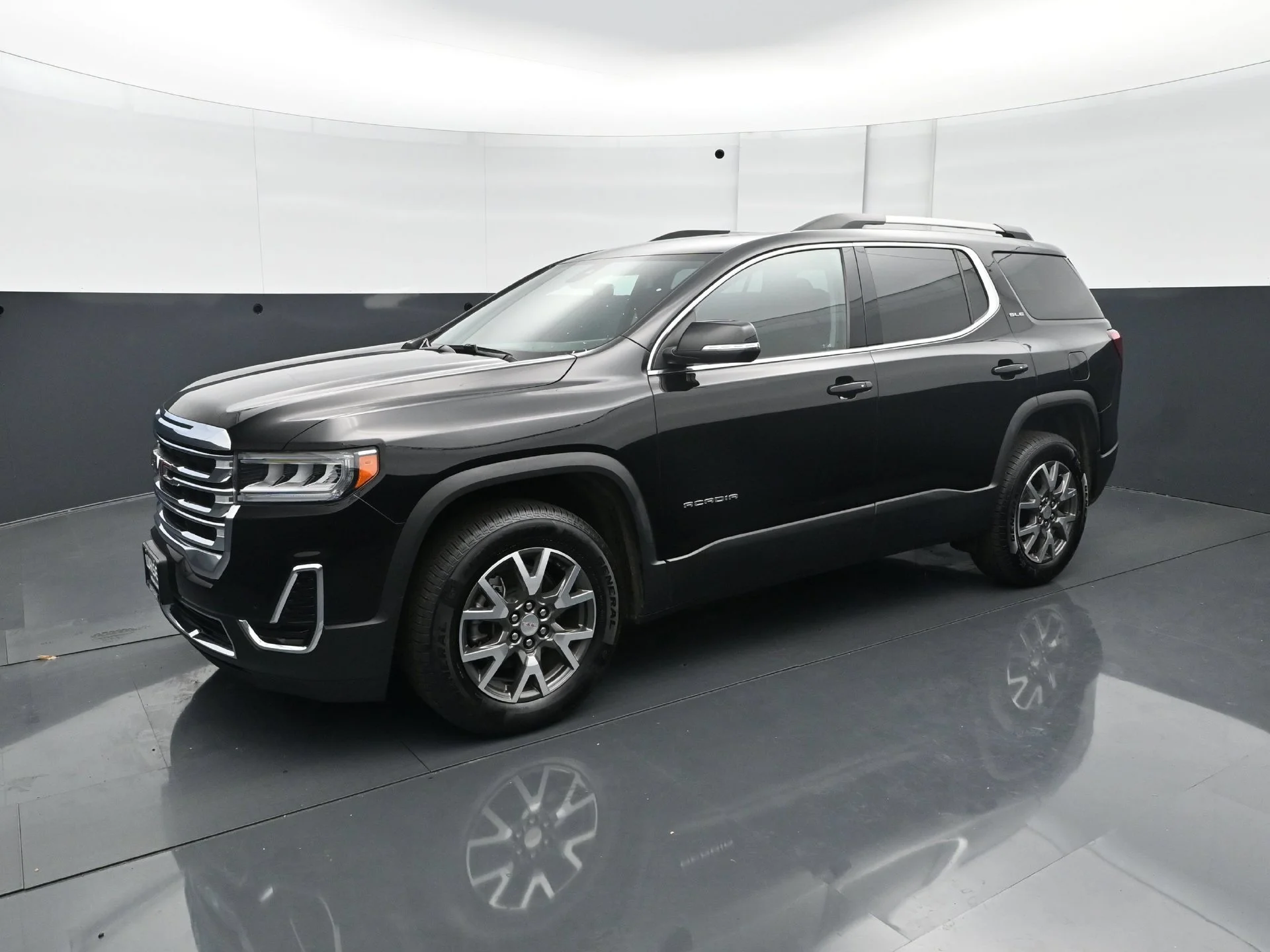 Used 2023 GMC Acadia SLE with VIN 1GKKNRL4XPZ216848 for sale in Roseville, Minnesota