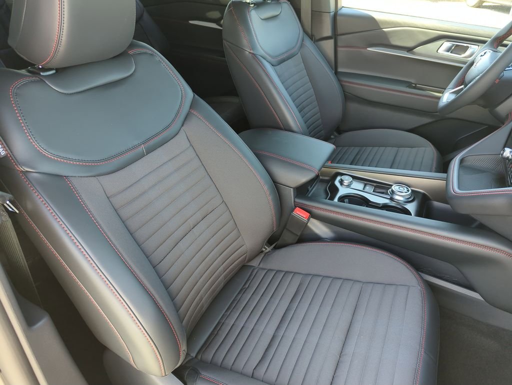 New 2026 Agate Black Metallic Ford ST-Line image 37