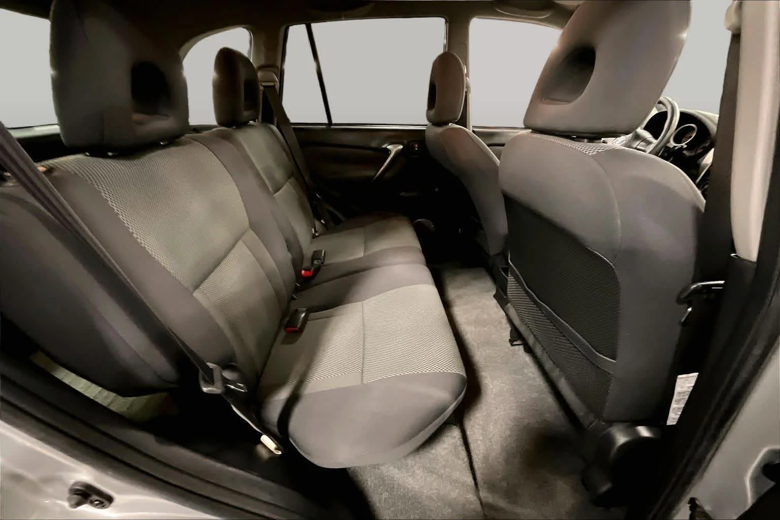 Used 2005 Titanium Metallic Toyota  image 19