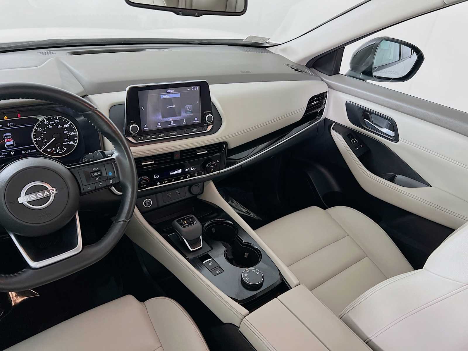 Used 2023 Pearl White Tricoat/Super Black Nissan SL image 25