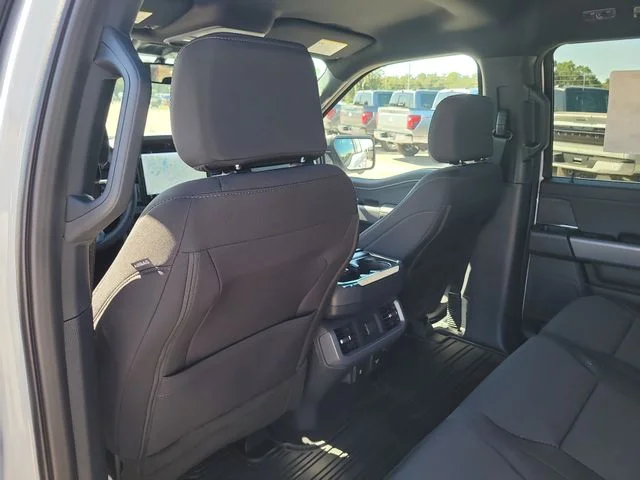 New 2026 Oxford White Ford XLT image 13