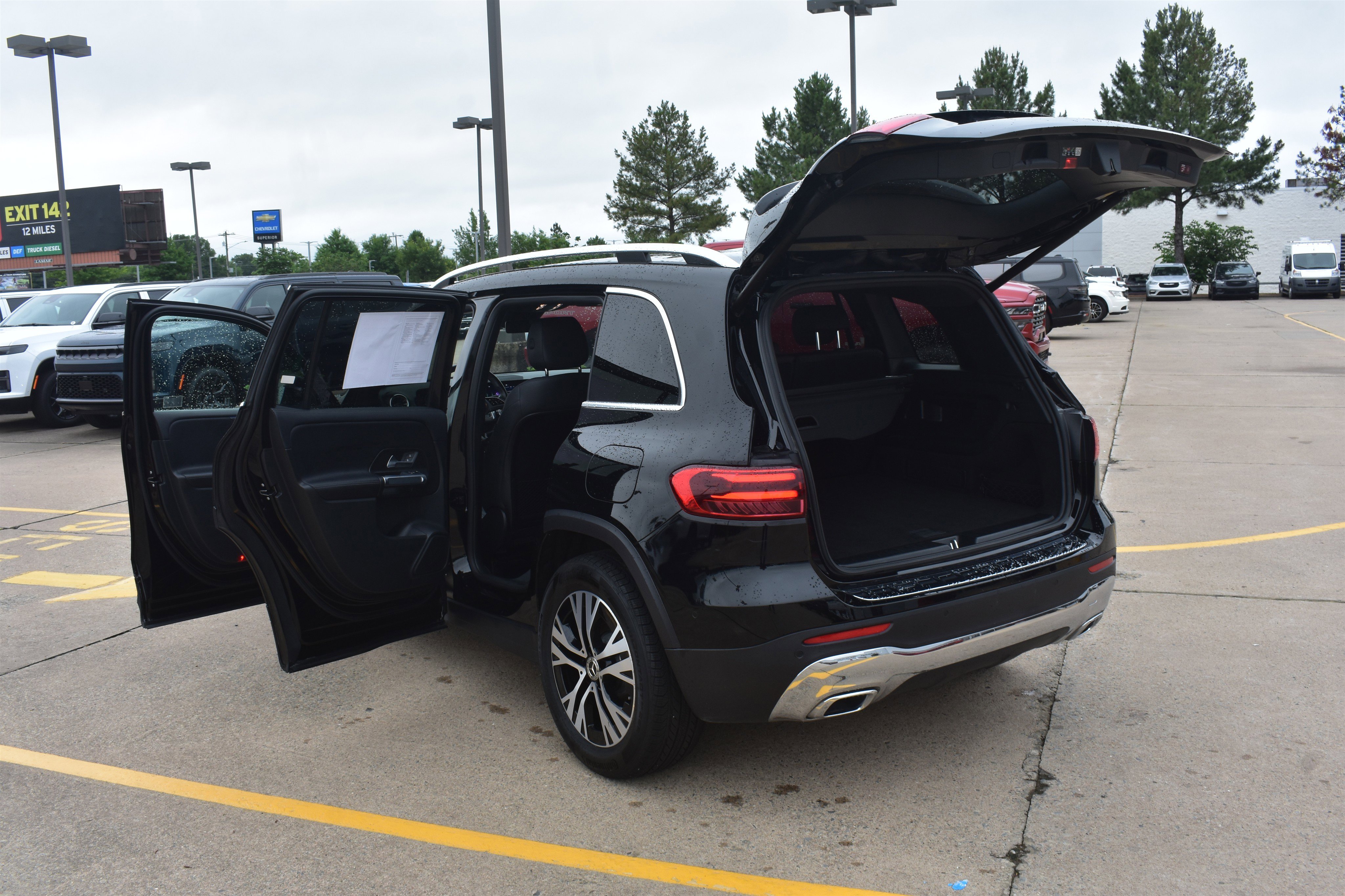 Used 2024  Mercedes-Benz GLB 250 image 16
