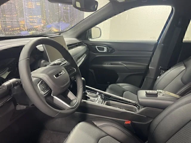 New 2026 Hydro Blue Pearlcoat Jeep Latitude image 10