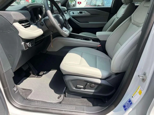 New 2027 Avalanche Gray Ford Active image 24