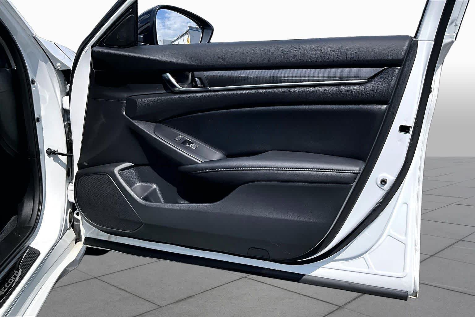 Used 2022 Platinum White Pearl Honda Sport SE image 21