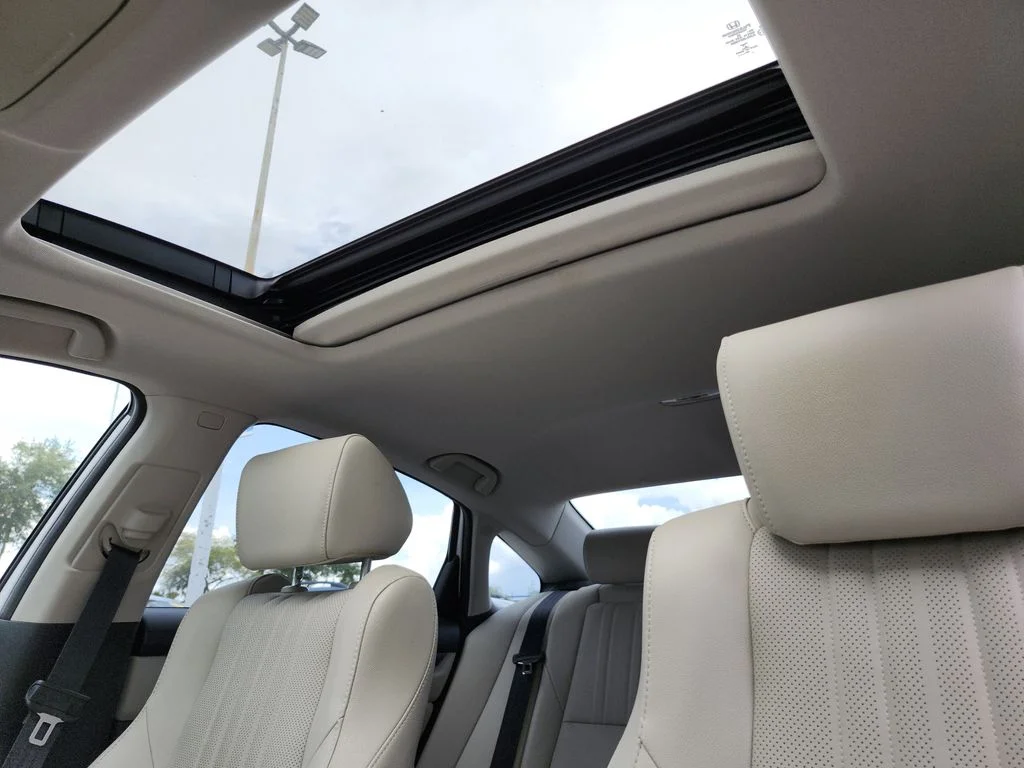 Used 2019 White Honda EX-L image 18