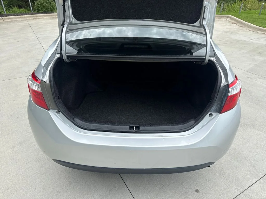 Used 2016 Classic Silver Metallic Toyota LE image 32