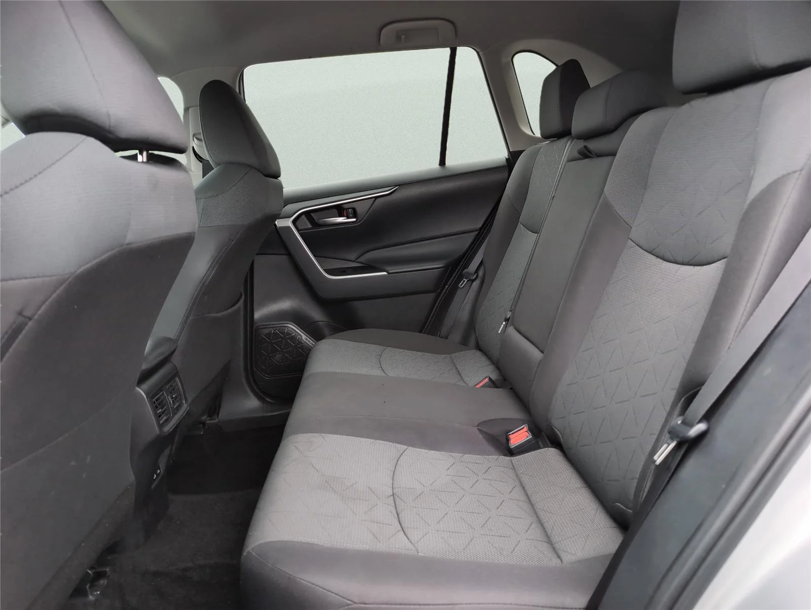 Used 2024 Silver Sky Metallic Toyota XLE image 31