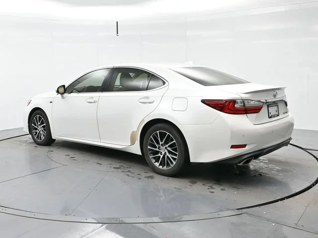 Used 2016 Eminent White Pea Lexus 4DR SDN image 5