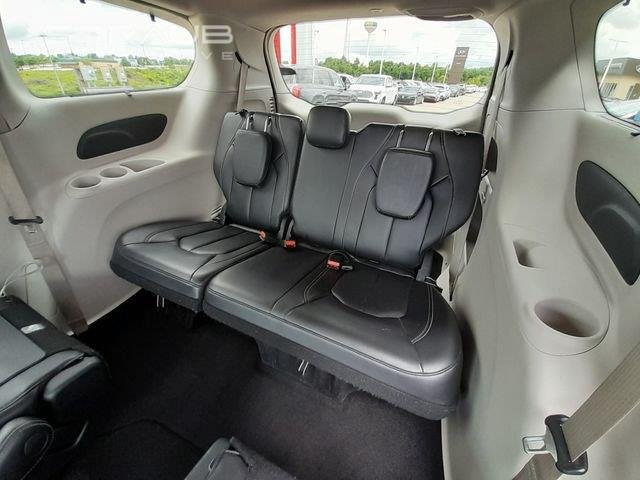 Used 2022 Brilliant Black Crystal Pearlcoat Chrysler Touring L image 41