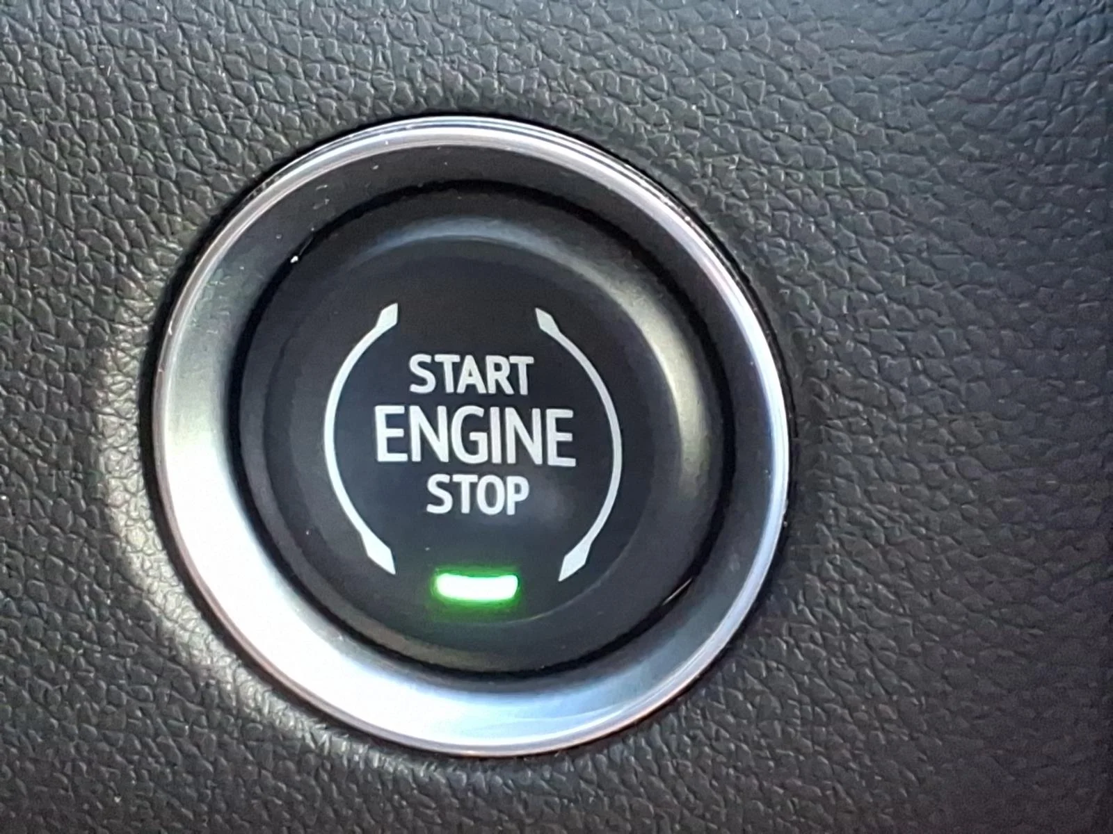 Used 2025 White GMC Elevation image 23