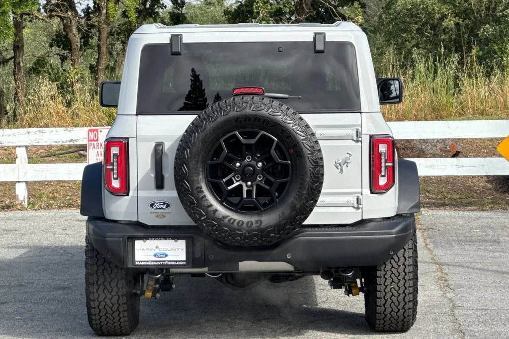 New 2026 Oxford White Ford Badlands® image 5
