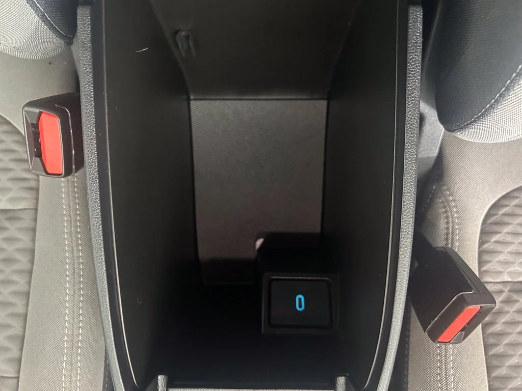 Used 2020 Green Ford SE image 9