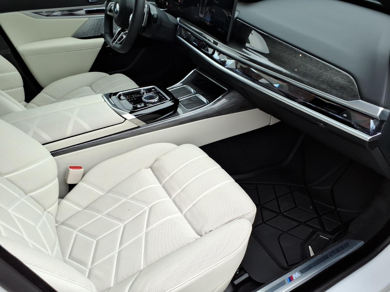 Used 2025 Mineral White Metallic BMW 760i xDrive image 23