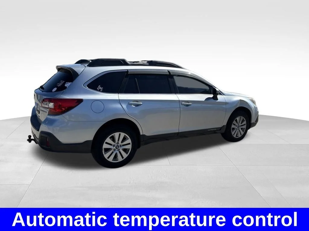 Used 2018 Silver Subaru 2.5i Premium image 7