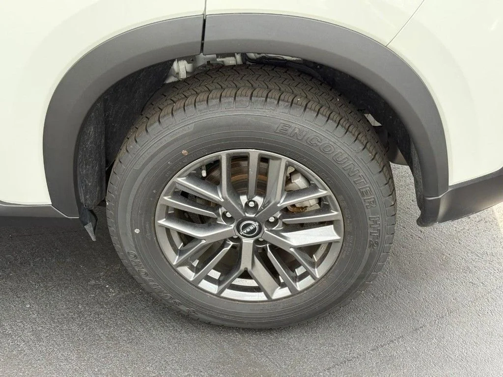 Used 2022 White Nissan S image 5