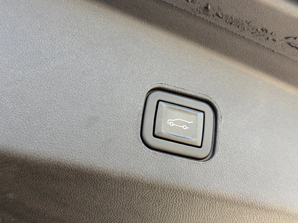 Used 2024 Silver Cadillac Luxury image 18