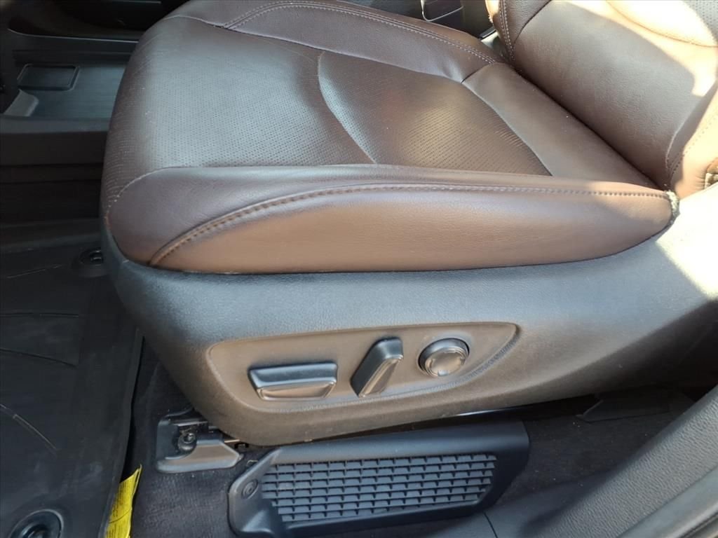 Used 2024  Toyota Platinum image 19