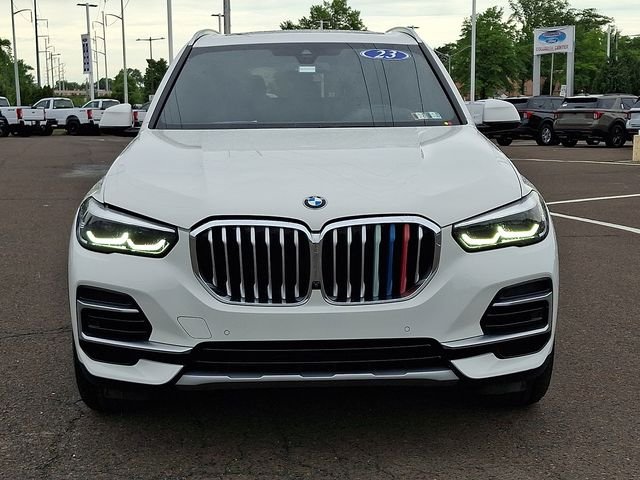 Certified Used 2023 Alpine White BMW xDrive40i image 2