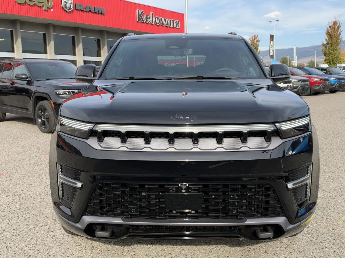 New 2026 Black Jeep Summit Obsidian image 2