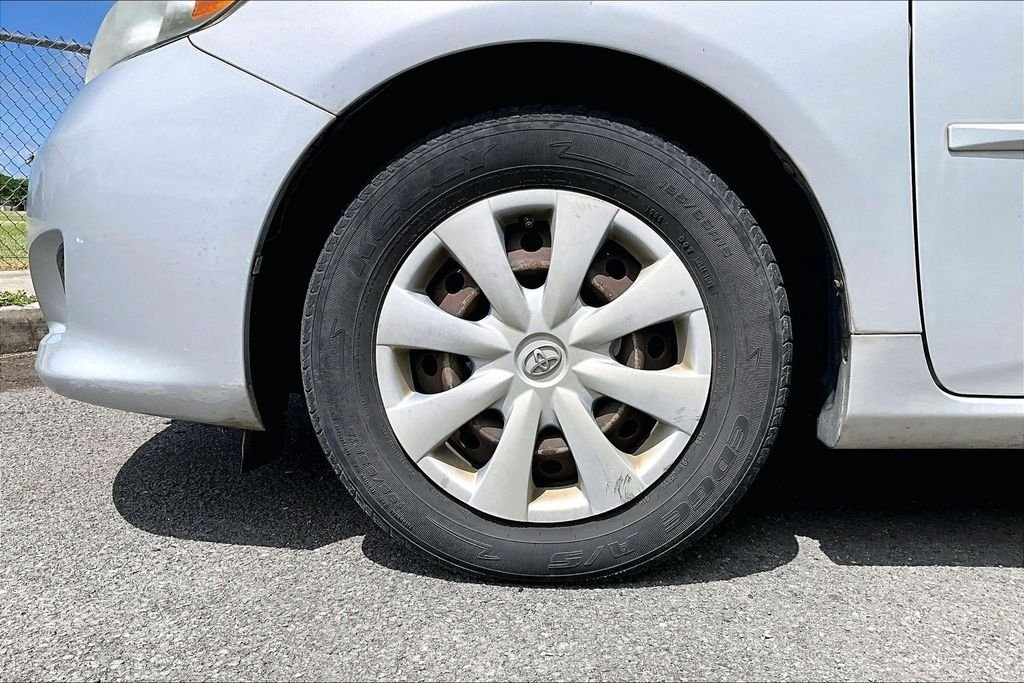 Used 2009 Silver Toyota Base image 8