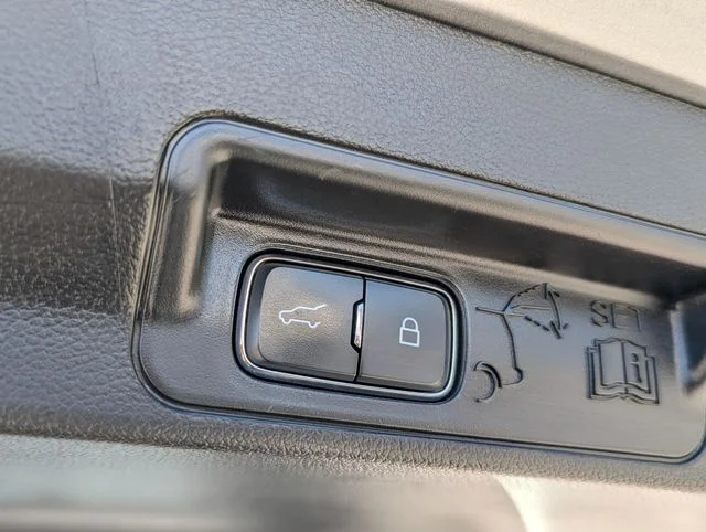 Used 2024 Silver Ford XLT image 11