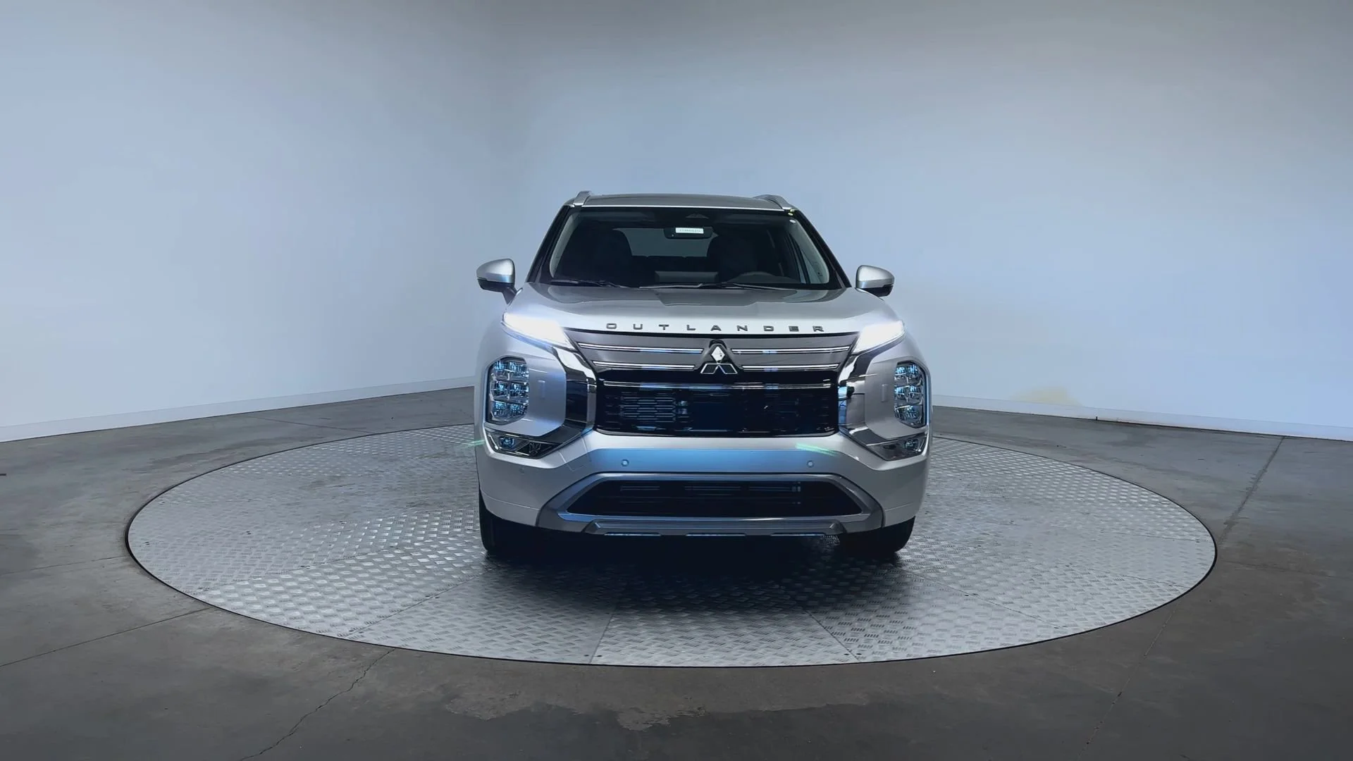 New 2026 Alloy Silver Metallic Mitsubishi SEL image 3
