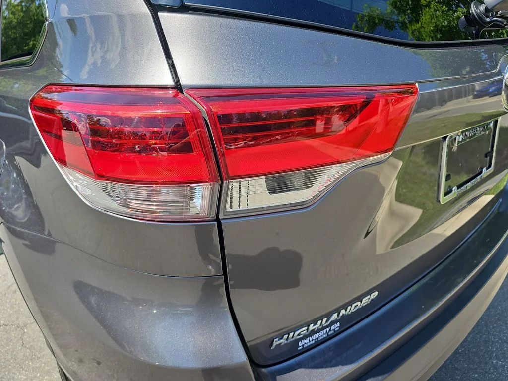 Used 2018 Gray Toyota XLE image 33