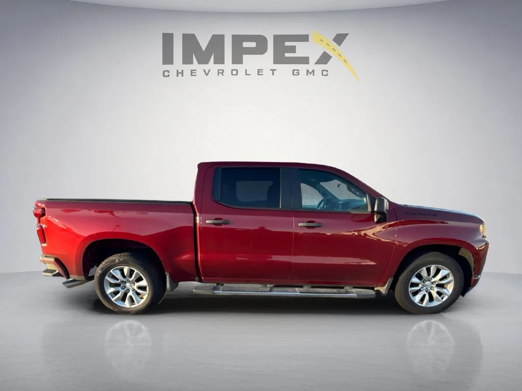 Used 2019 CAJUN RED TINTCOAT Chevrolet Custom image 6