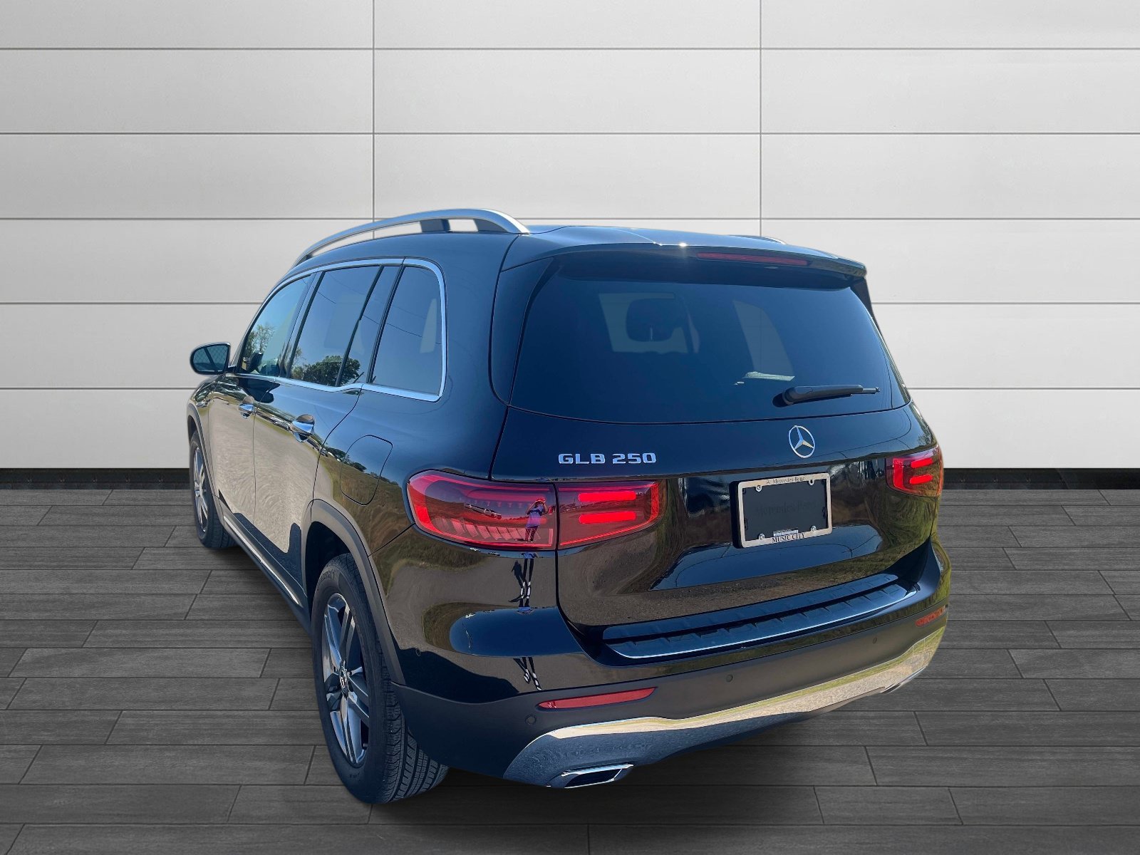 Used 2026 Night Black Mercedes-Benz GLB 250 image 5