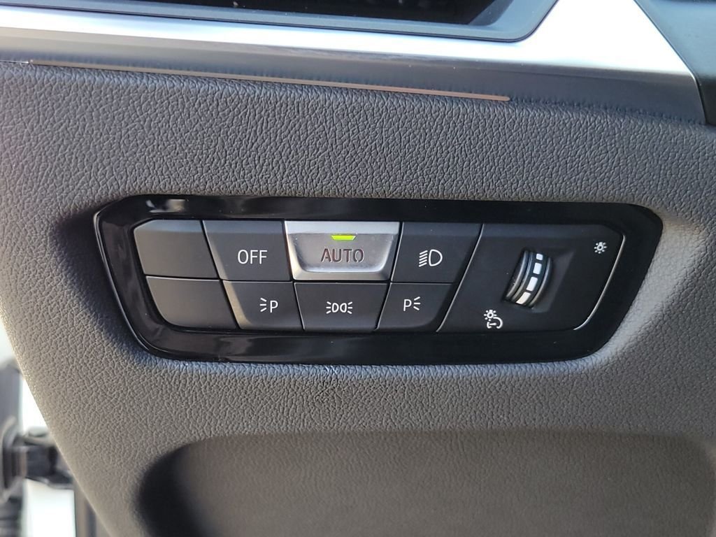Used 2023 White BMW 330i xDrive image 32