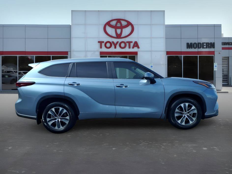 Used 2024 Moon Dust Toyota LE image 8