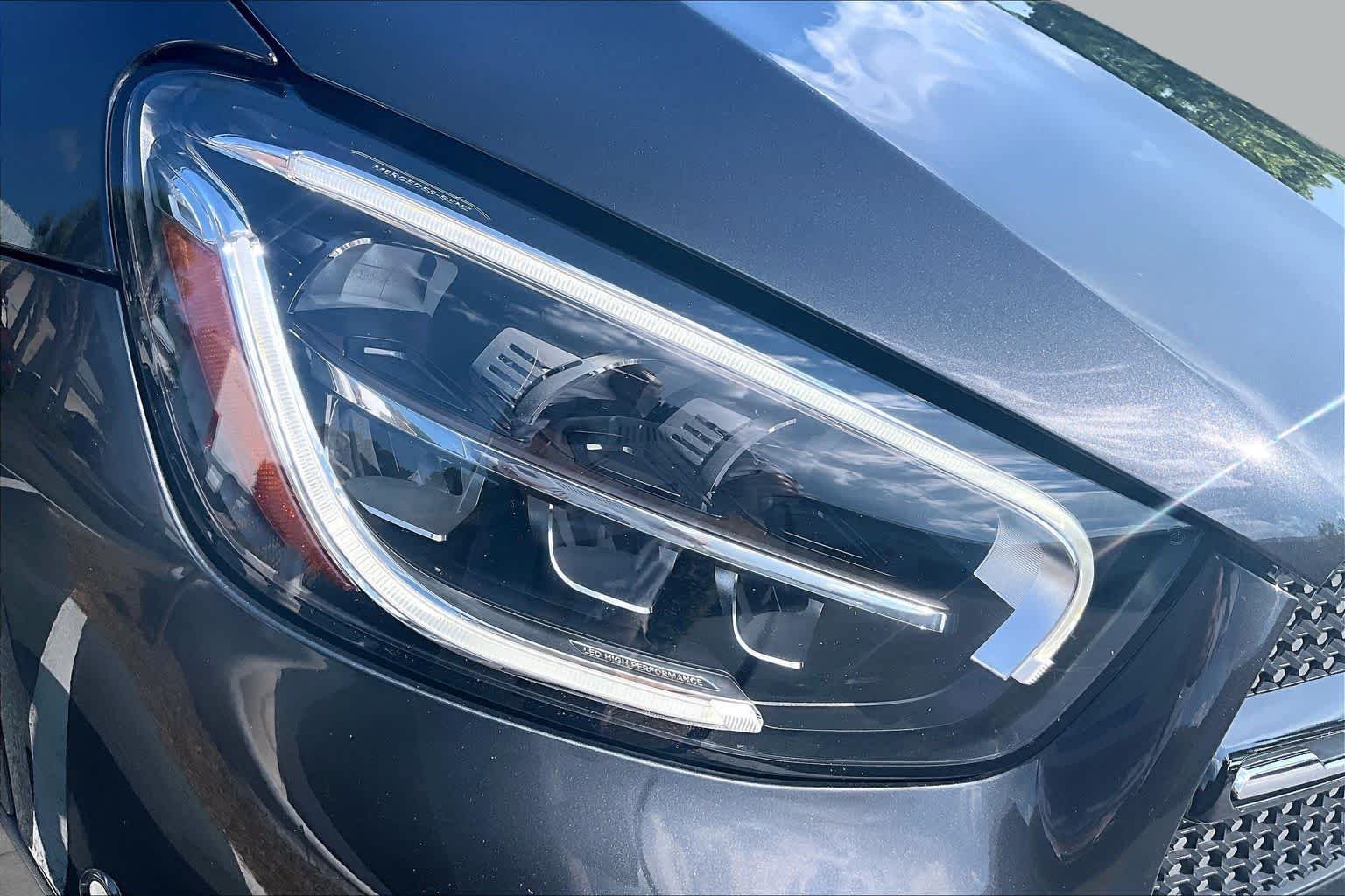 Used 2020 Graphite Grey Metallic Mercedes-Benz GLC 300 image 28