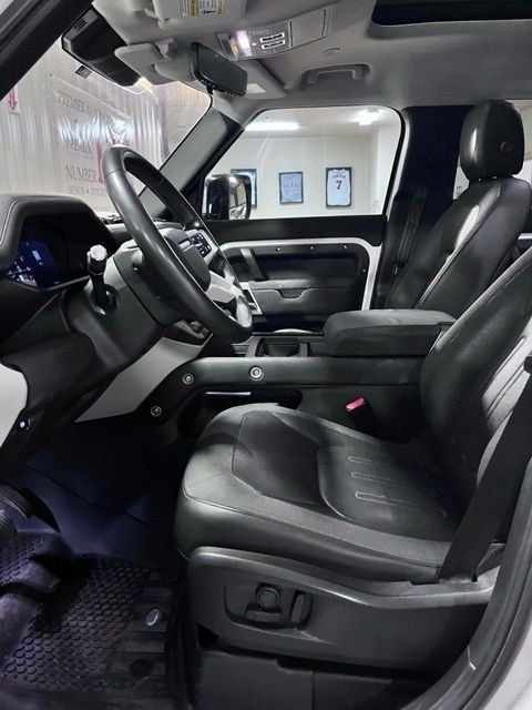 Used 2020 White Land Rover SE image 13