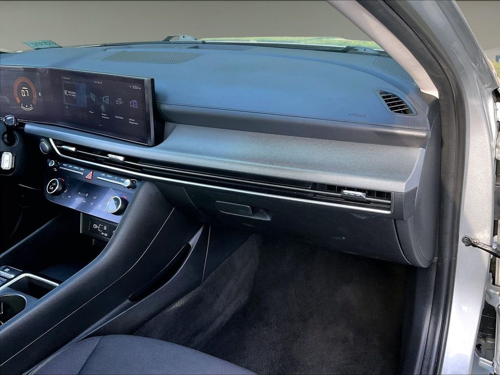 Used 2024 Silver Hyundai SEL image 13