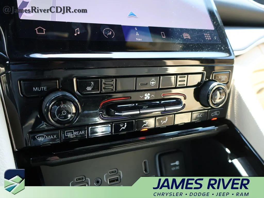 Used 2022 Silver Jeep 4xe image 38