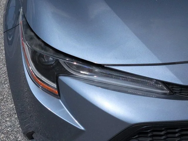 Used 2021  Toyota LE image 10