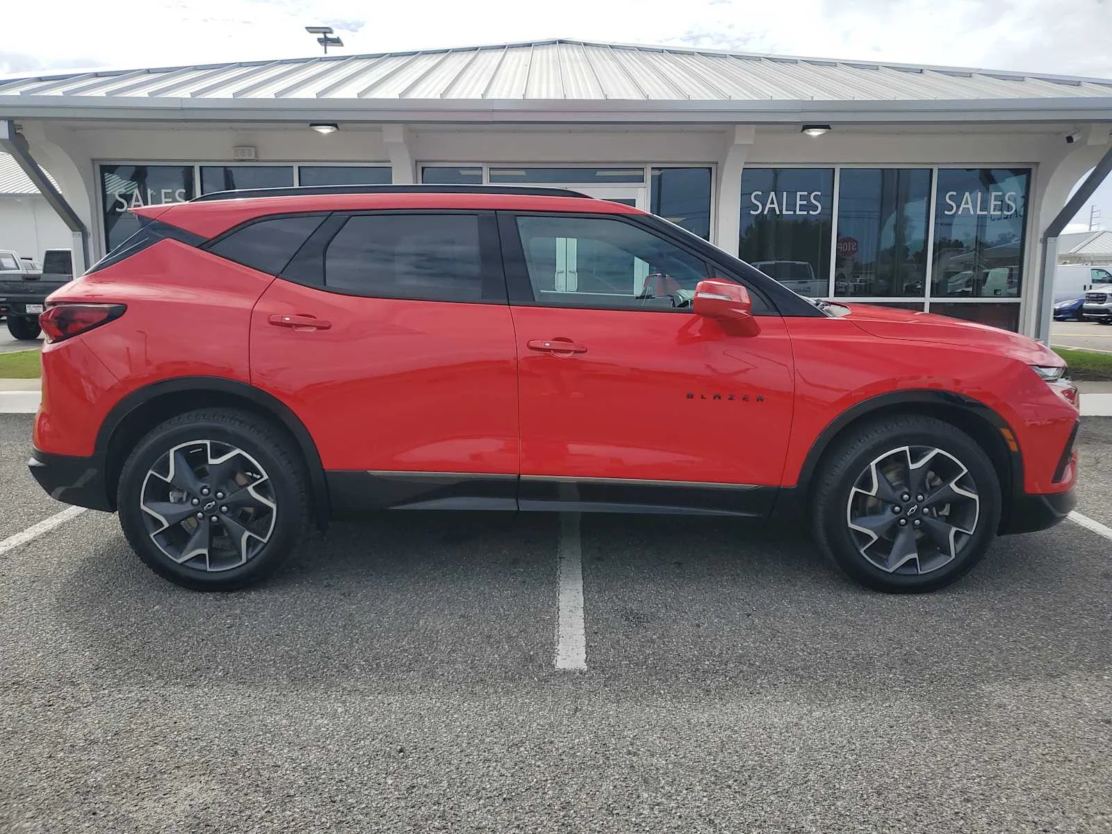 Used 2019 RED HOT Chevrolet RS image 9