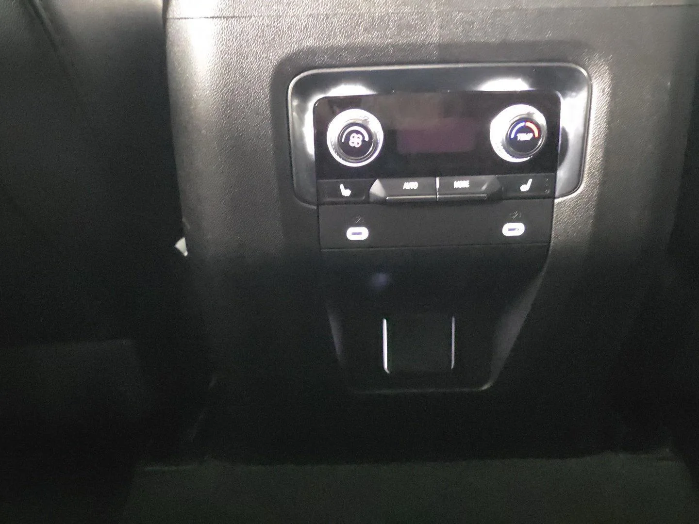 Used 2024 Onyx Black GMC SLT image 36
