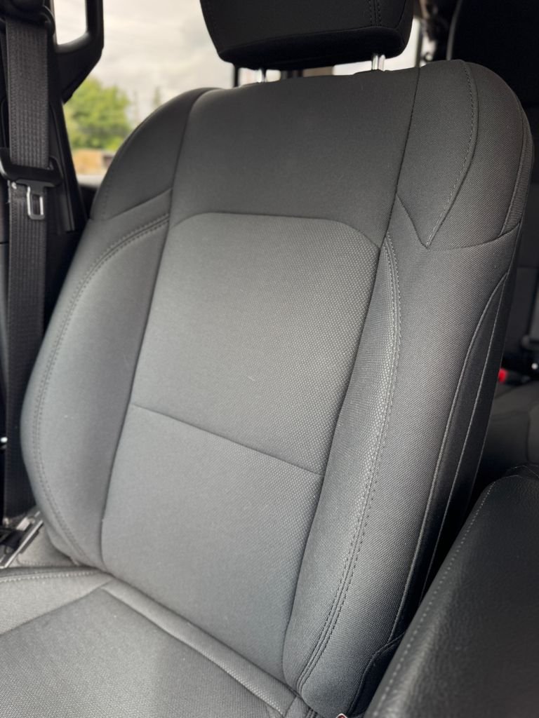 Used 2018 Granite Crystal Metallic Clearcoat Jeep Unlimited Sport S image 27