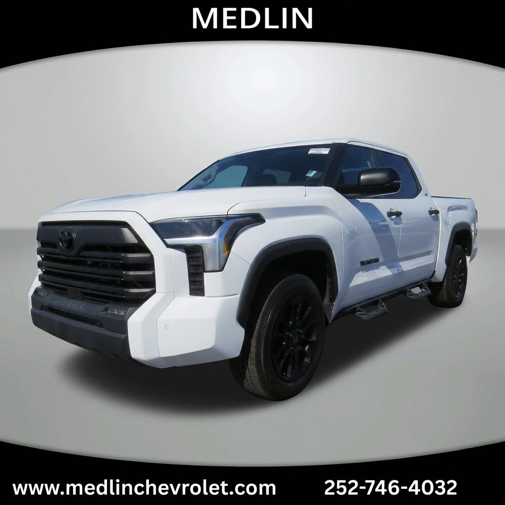 Used 2023  Toyota SR5 image 3