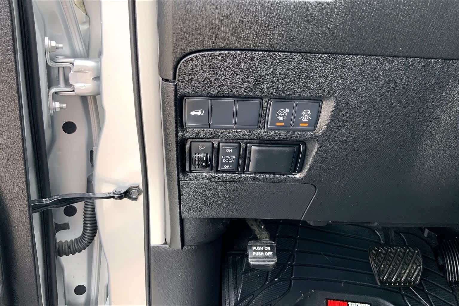 Used 2019 Brilliant Silver Metallic Nissan SL image 33
