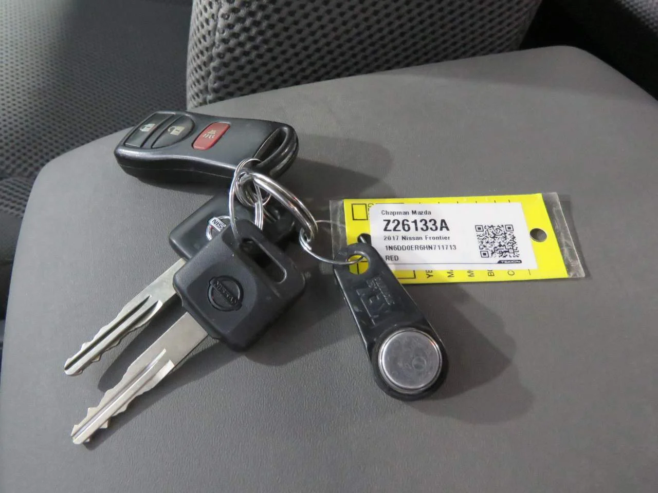 Used 2017 Lava Red Nissan SV Crew Cab image 21