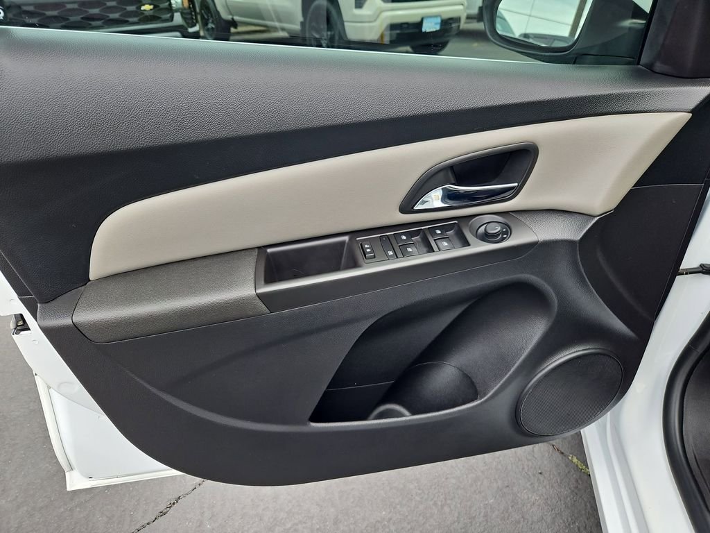 Used 2015 Summit White Chevrolet 1LT image 10