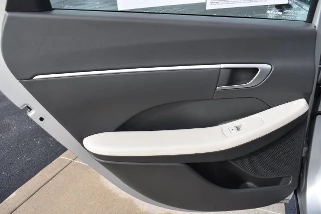 Used 2025 Silver Hyundai SEL image 12